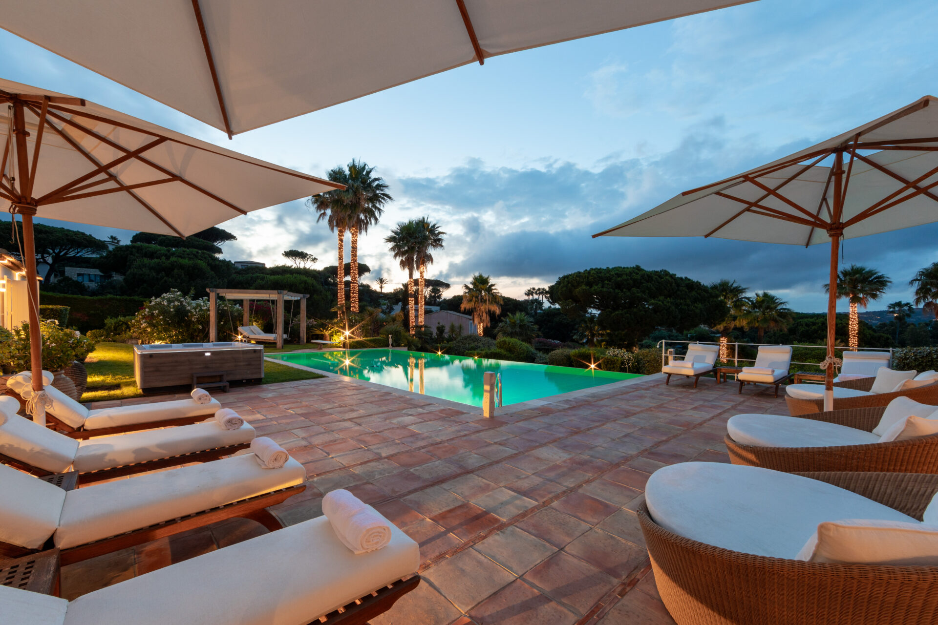 25 Swimming Pool